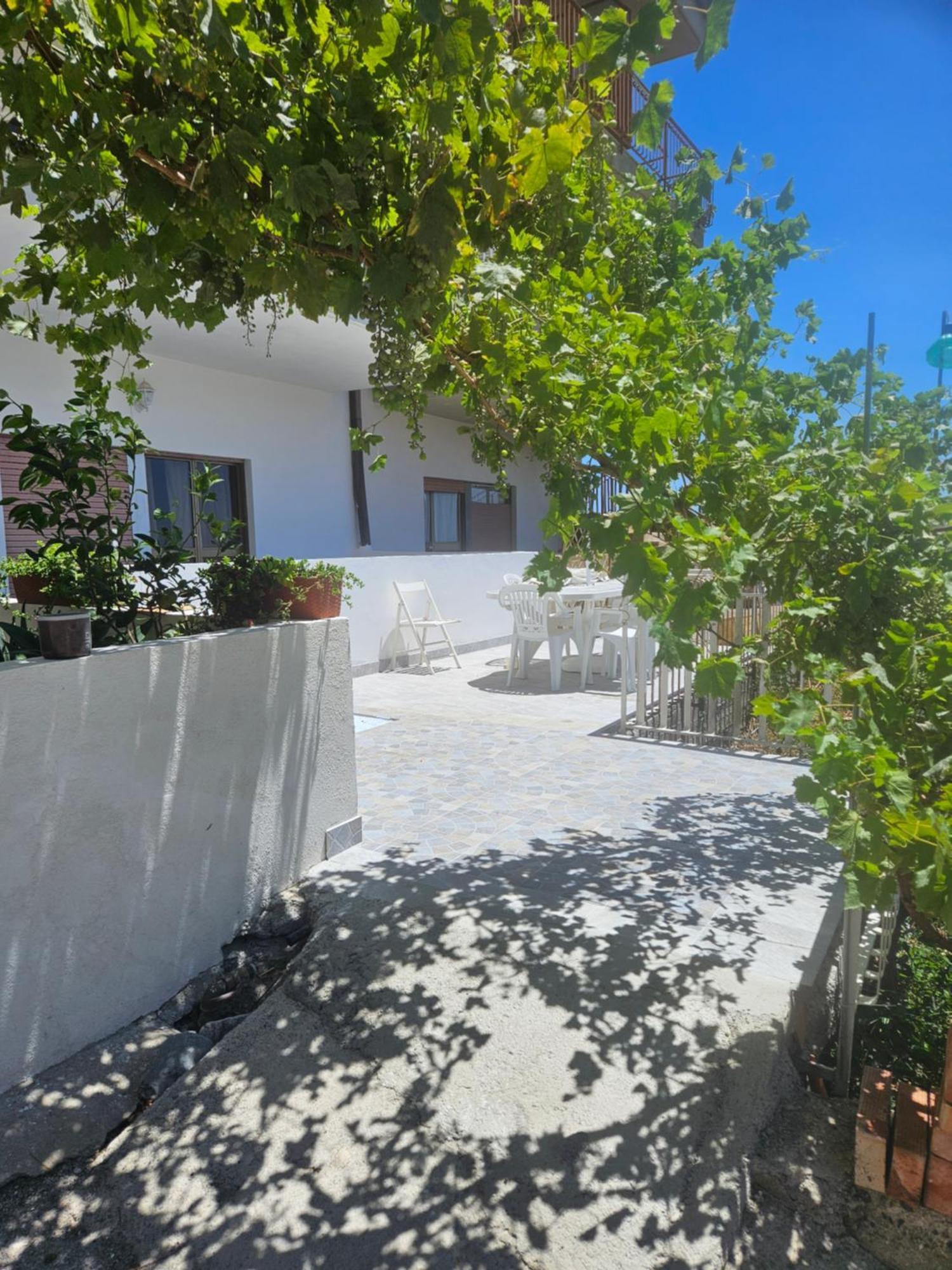 Ferienwohnung Nuova Casa Giulia Letojanni Exterior foto
